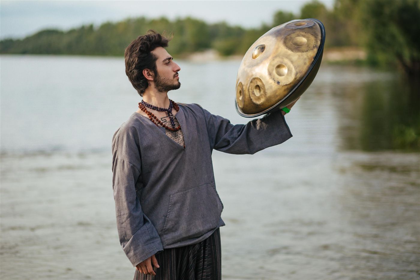 Artemiy Starod playing handpan