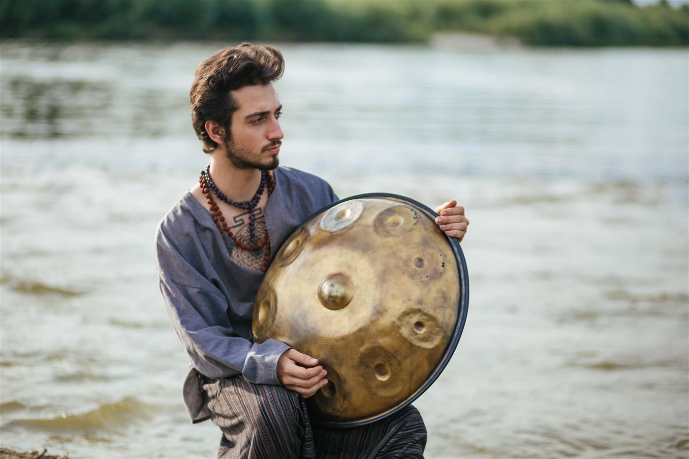Artemiy Starod playing handpan