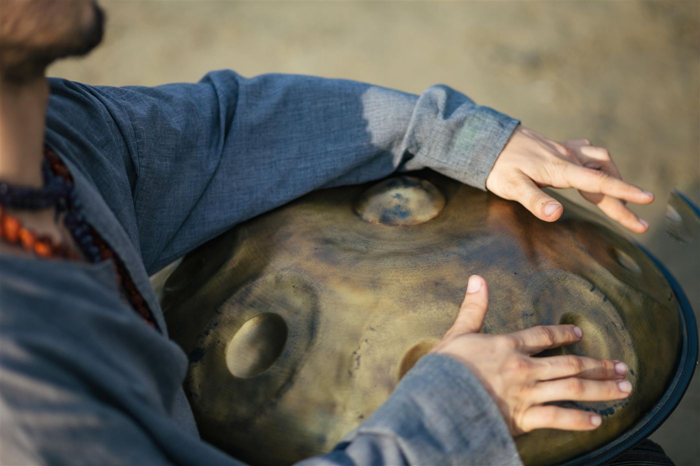Artemiy Starod playing handpan